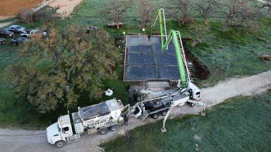 Concrete boom pump slab pour